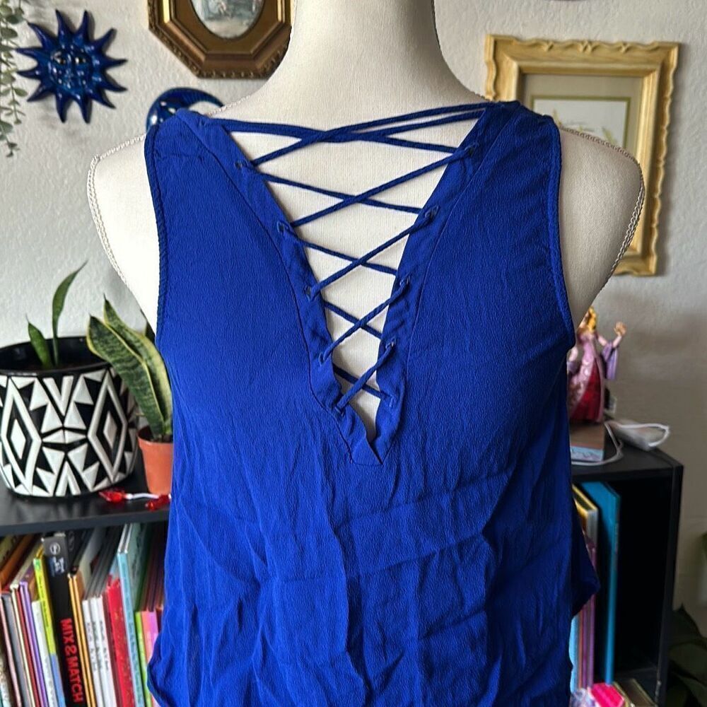 Elodie Size Small Blue cross cross back Blouse - Picture 4 of 4